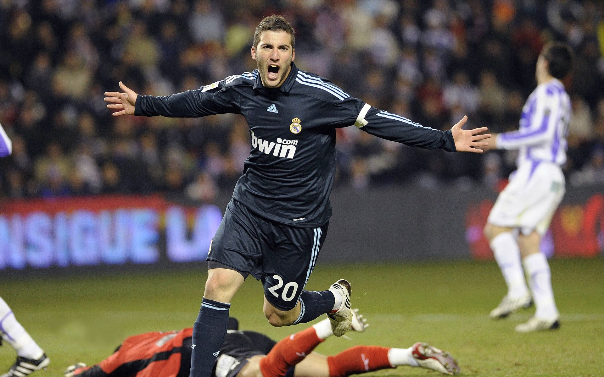 im体育官网-孙铭徽复出首秀出彩，多特蒙德主场鏖战马德里竞技，豪取45连胜